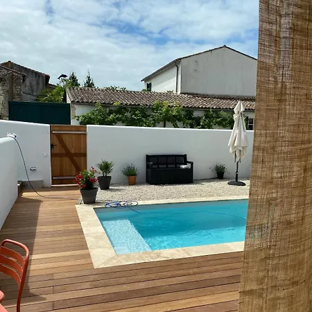 Re Island - Private Pool - Village Center